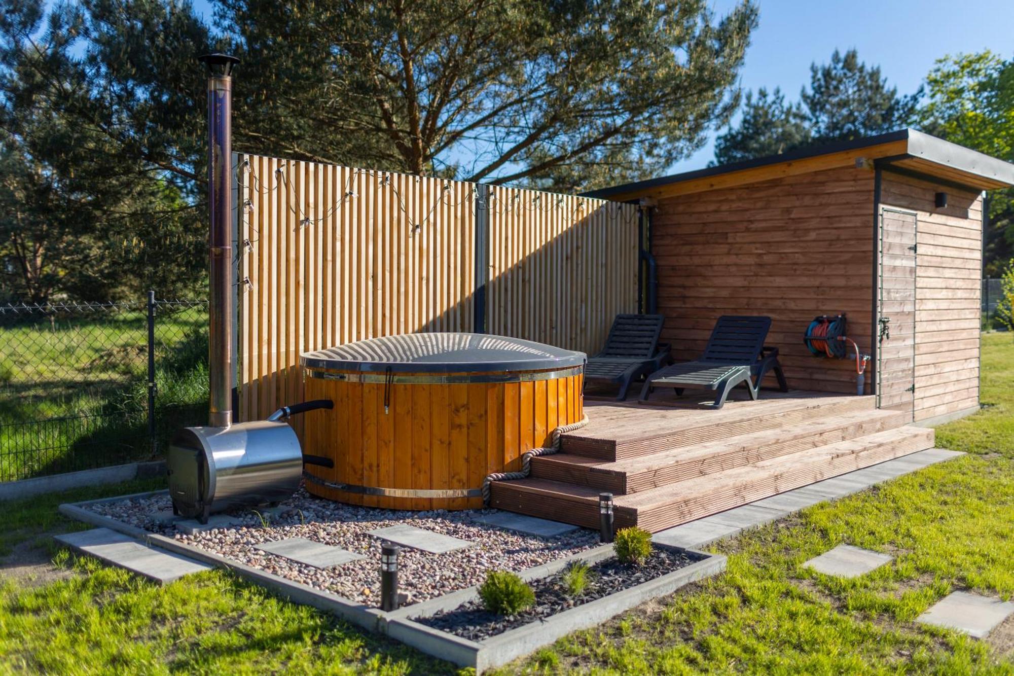 Westfalowachatka Domek Z Jacuzzi Sasino Exteriér fotografie